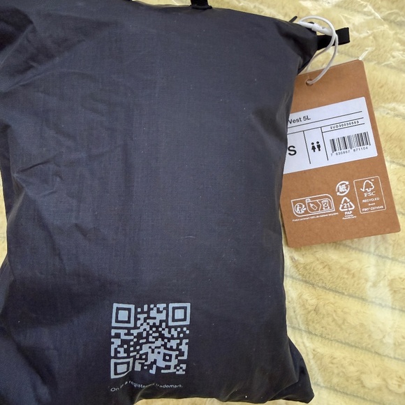 On Running Ultra Vest 5L – Black – Size S – New - Picture 7 of 9